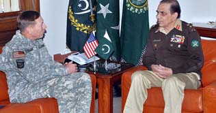Rawalpindi: Petraeus calls on Kayani